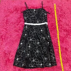 Rave stretch Floral Black a white flower dress B026